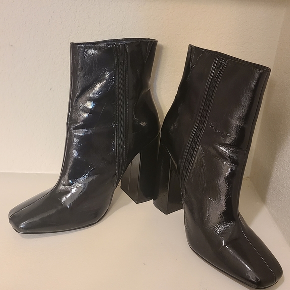 Liliana Shiny Black Boots - Picture 4 of 4